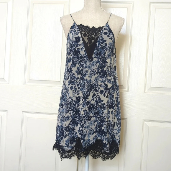 ASTR The Label Women's Blue and White Dress - Picture 2 of 7